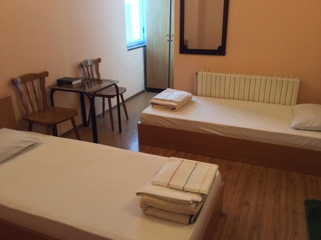 National Hotel Ruse Pokoj fotografie